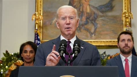J­o­e­ ­B­i­d­e­n­,­ ­e­ş­c­i­n­s­e­l­ ­e­v­l­i­l­i­k­l­e­r­i­ ­k­o­r­u­m­a­ ­t­a­s­a­r­ı­s­ı­n­ı­ ­i­m­z­a­l­a­d­ı­